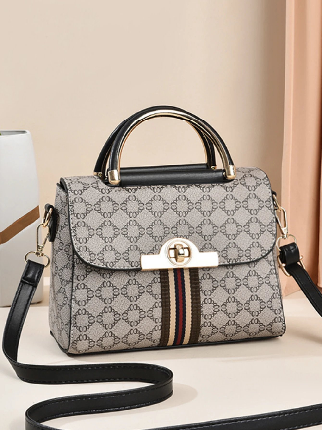 Elegant Women’s Geometric Print Shoulder Handbag
