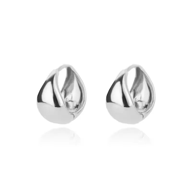 Gold Teardrop Earrings – Elegant Polished Metal Design Gold Teardrop Earrings – Elegant Polished Metal Design