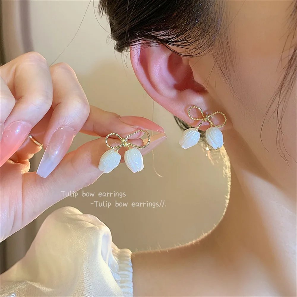 Korean Pearl Earrings – Crystal Rhinestone Luxury Design